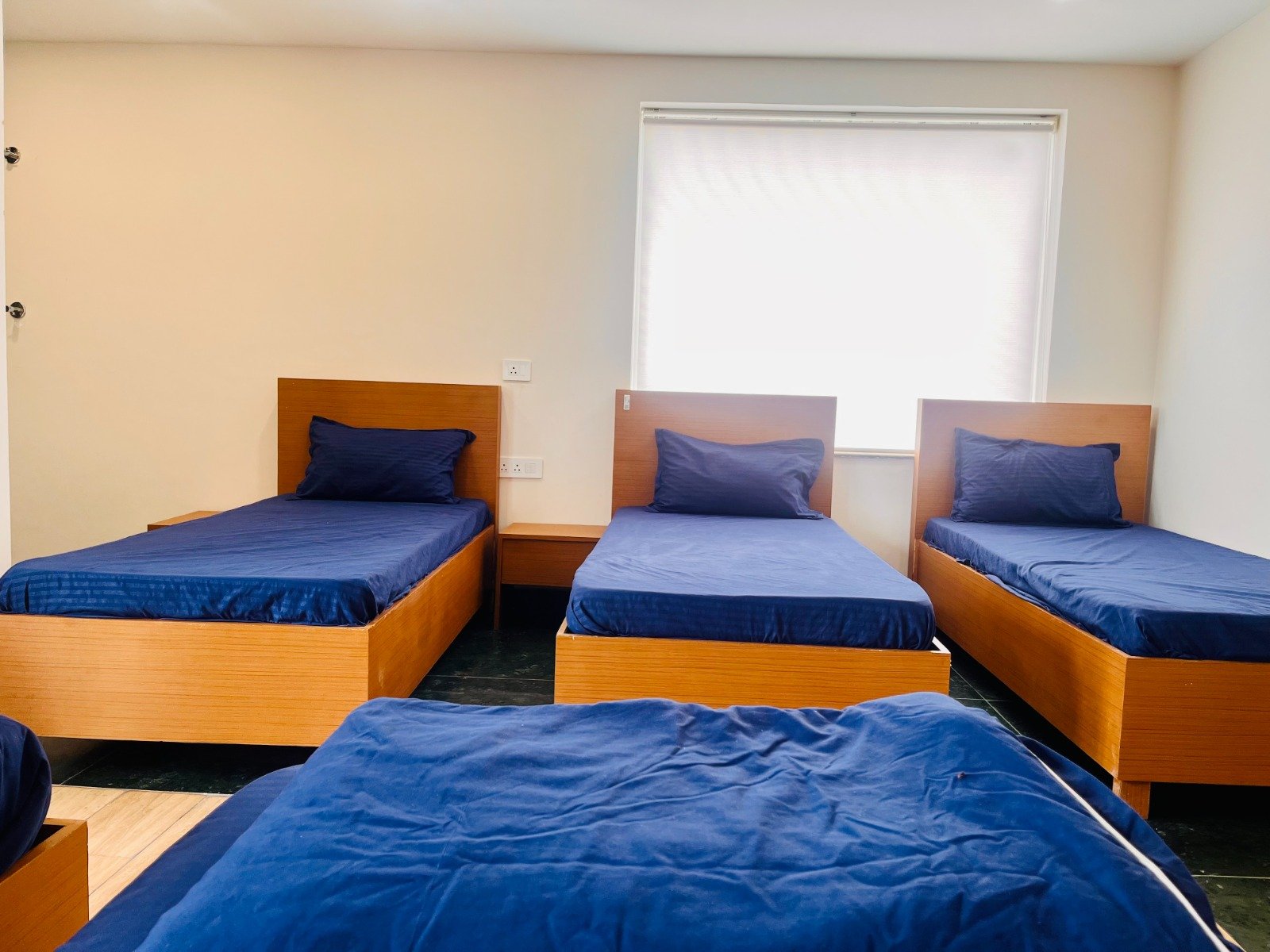 Semi Executive 5-bed Room — overview